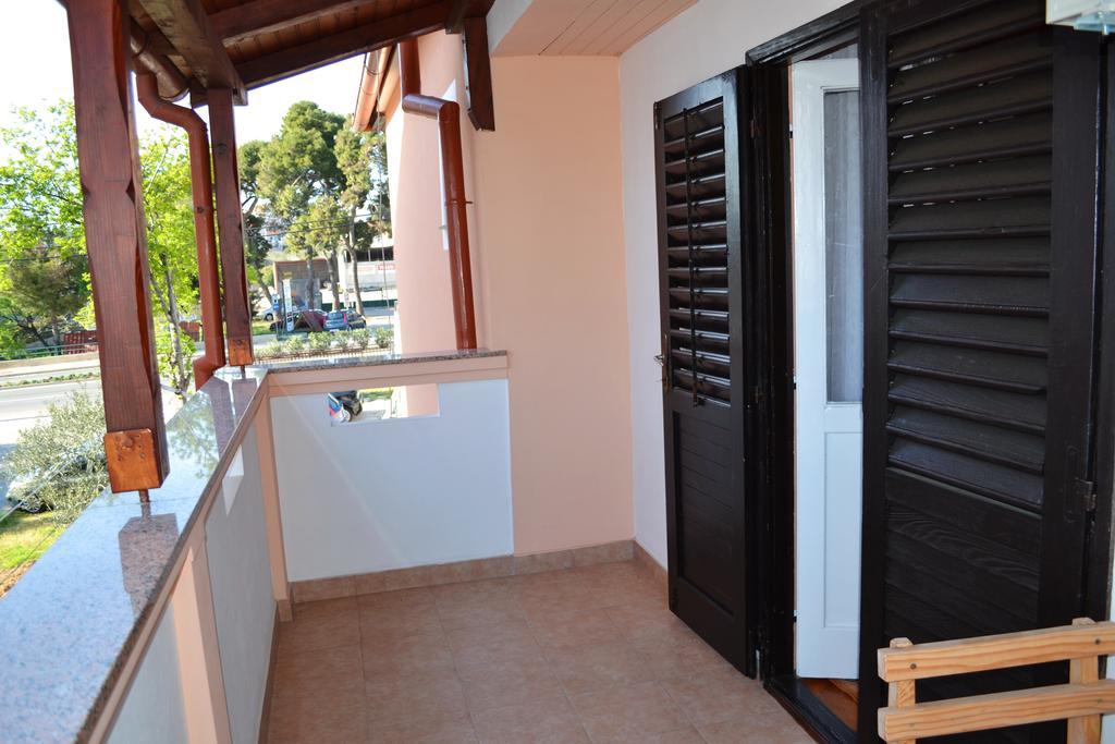 Apartment And Rooms Toka Задар Стая снимка