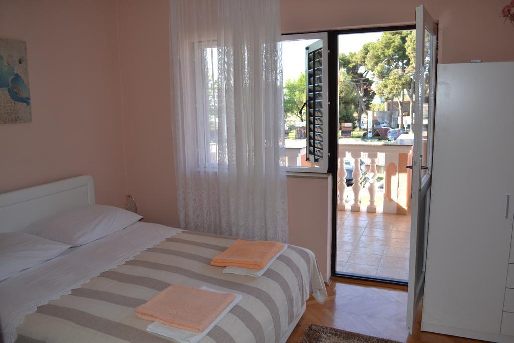Apartment And Rooms Toka Задар Стая снимка